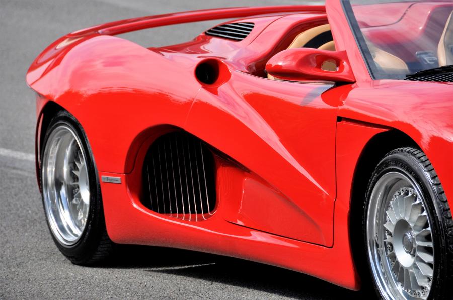 Детали экстерьера Bizzarrini BZ-2001 Concept 1992 года  (фото 5 из 35)